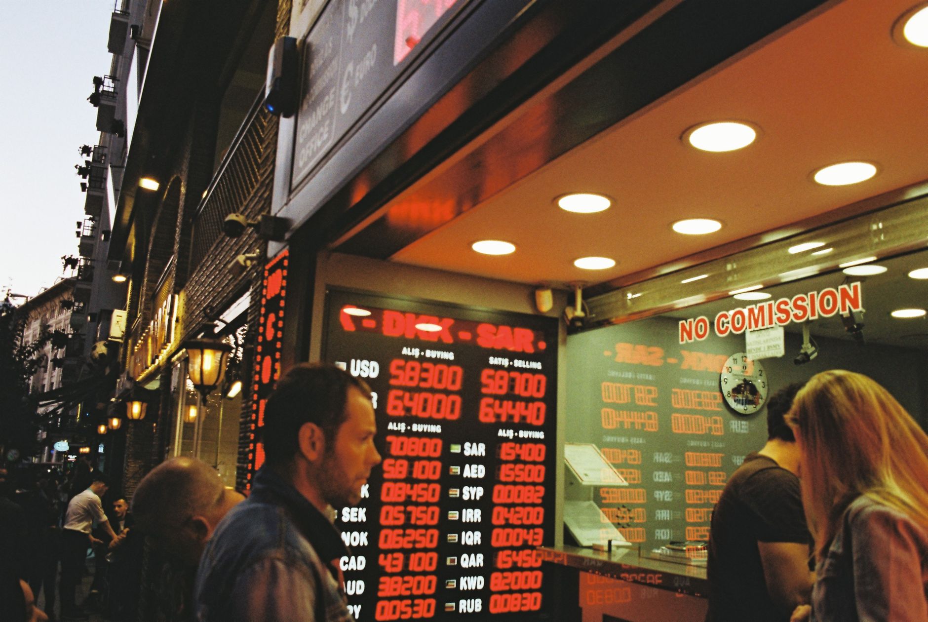 How to Choose a Licensed Hong Kong Broker in 2027
